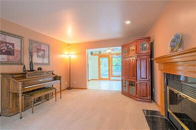 Livingroom with gas fireplace