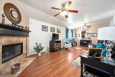 377 Henry St, Alvin, TX 77511 - photo 7