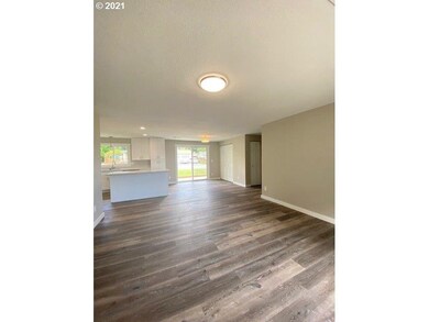 295 N Front St, Creswell, OR 97426 - photo 7