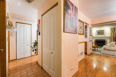 337 Kresswood Dr unit 7B, West Chicago, IL 60185 - photo 6