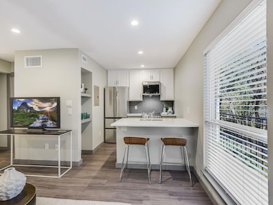 615 Upson St unit 106, Austin, TX 78703 - photo 2