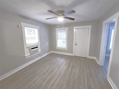 2812 Saint Emanuel St, Houston, TX 77004 - photo 3