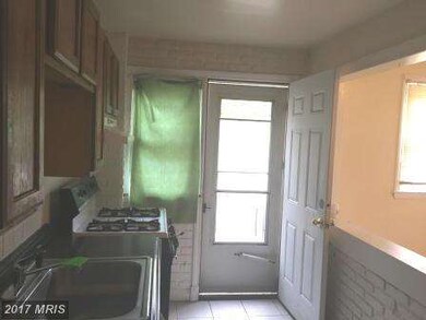 562 Lucia Ave, Baltimore, MD 21229 - photo 7