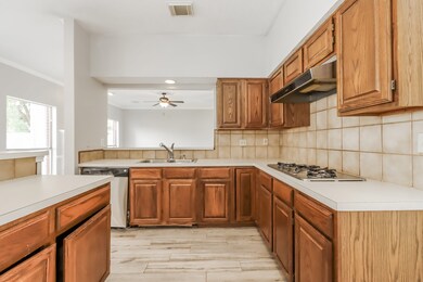 8114 Forest Commons Ct, Houston, TX 77095 - photo 4