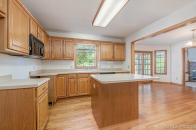 1280 Oakleaf Ct, Aurora, IL 60506 - photo 2