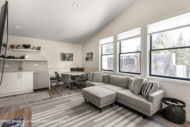 220wMain210_P1_B6_Med23050805