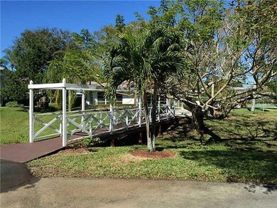 Swimming Pool/Hot Tub/Sauna. Heated Community Pool