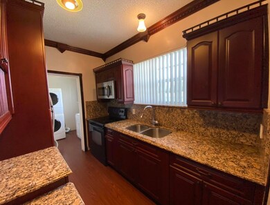 1412 Okeechobee Rd unit 1, West Palm Beach, FL 33401 - photo 2