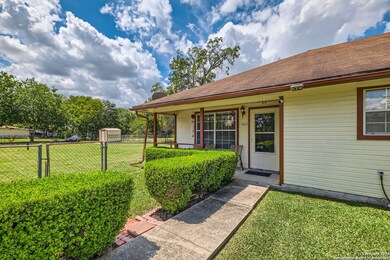 1424 N Bauer St, Seguin, TX 78155 - photo 4