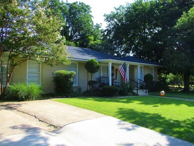 407 E 9th St, Bonham, TX 75418 - photo 4