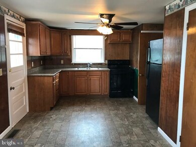 8 Hellers Church Rd, Leola, PA 17540 - photo 5