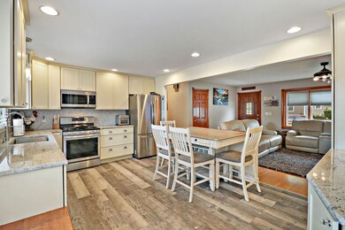 201 Clay St, Algonquin, IL 60102 - photo 5