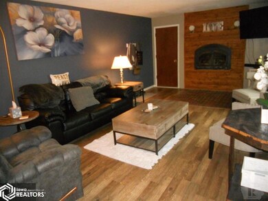 4120 E 5th St S, Newton, IA 50208 - photo 2