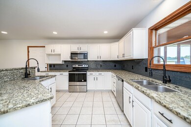 59-web-or-mls-7400-e-st-charles-rd