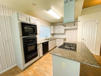 107 S Village Knoll Cir, Spring, TX 77381 - photo 4