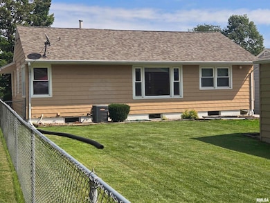 2508 N Sturdevant St, Davenport, IA 52804 - photo 2