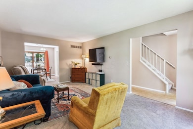 5-web-or-mls-136-stornoway-dr-e