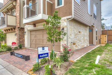 8404 Oak Leaf Point Dr, Houston, TX 77055 - photo 3