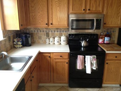 613 Abbe Ct, Freemansburg, PA 18017 - photo 4