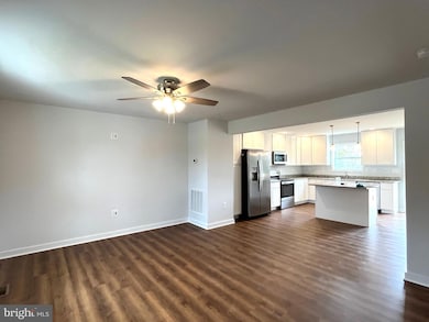 137 Moody Dr, Martinsburg, WV 25405 - photo 4