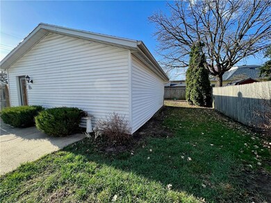 515 S 8th Ave W, Newton, IA 50208 - photo 6