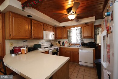 46 Strathaven Dr, Broomall, PA 19008 - photo 6