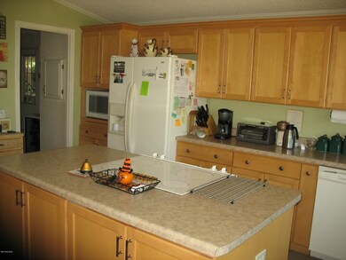 7770 Red Garnet Kitchen (1)