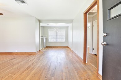 1214 W 31st St, Houston, TX 77018 - photo 3