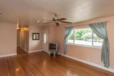 1464 Mistletoe Ln, Redding, CA 96002 - photo 4