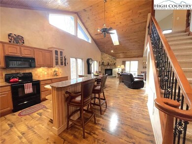 100 Green Ridge Ln unit B, Banner Elk, NC 28604 - photo 2