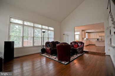 1954 Lord Fairfax Rd, Vienna, VA 22182 - photo 2