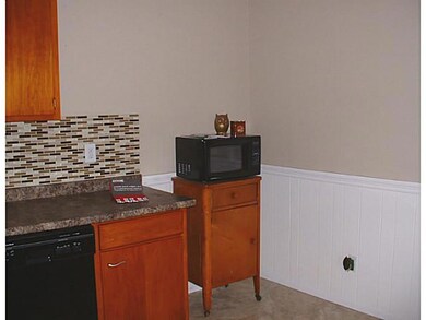 3432 Lewis Rd, Columbus, OH 43207 - photo 7