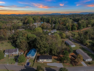 4510 Winslow Dr, Strawberry Plains, TN 37871 - photo 2