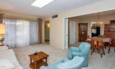 10619 W Caron Dr-large-007-5-LivingDinin