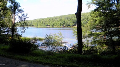 618 Covered Bridge Dr, Palmyra Township, PA 18428 - photo 2