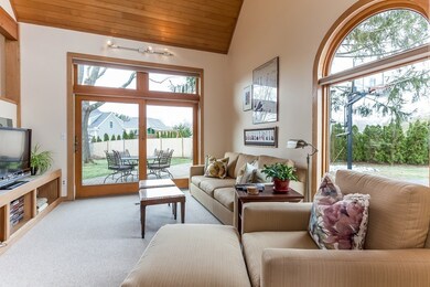 298 Elsinore St, Concord, MA 01742 - photo 4