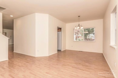 3728 SW Reindeer Ave, Redmond, OR 97756 - photo 7