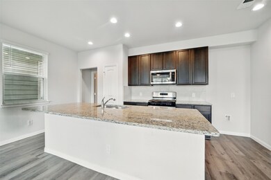 Great island with gorgeous granite and storage und