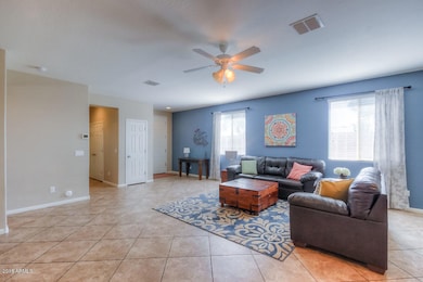 Living Room (4)-SMALL
