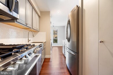 11216 Chestnut Grove Square unit 11216-220, Reston, VA 20190 - photo 5