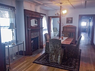 126 Circular St unit 1, Saratoga Springs, NY 12866 - photo 4