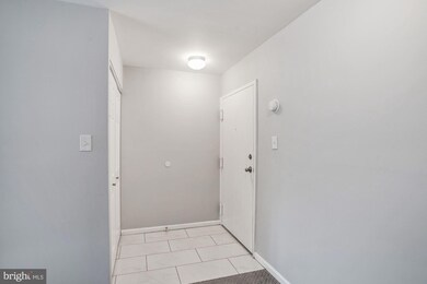 1668 Parkcrest Cir unit 300, Reston, VA 20190 - photo 7