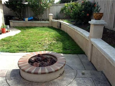 Gas fire pit
