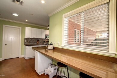 Breakfast Bar/Office Area