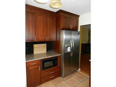 565 Quaker Ln unit 135, West Warwick, RI 02893 - photo 3