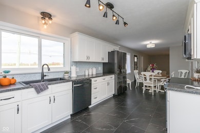 1711 W 2nd St, Seymour, IN 47274 - photo 7