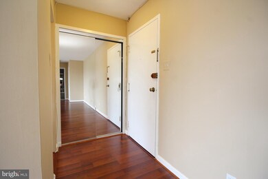 Taft Towers unit 806, Arlington, VA 22201 - photo 3