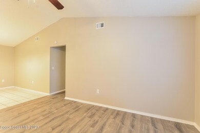 004-photo-living-room-11112841