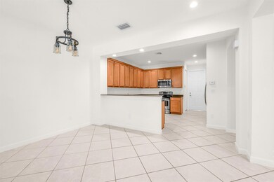 650 Pacific Grove Dr unit 5, West Palm Beach, FL 33401 - photo 2