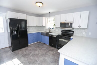 1 Wayne Ct, Holyoke, MA 01040 - photo 2